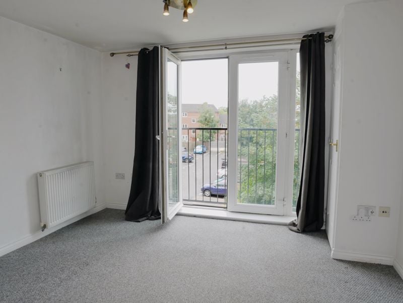 Flat Sandycroft Avenue in Manchester