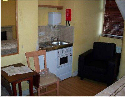 Flat Heyford Avenue in Greater London