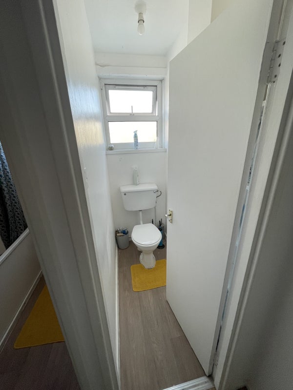Room Camberwell Road in Greater London