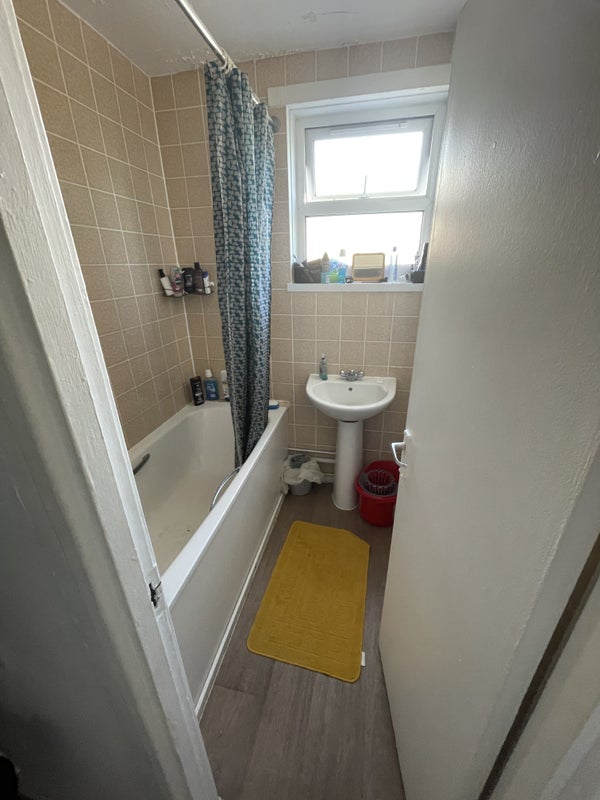 Room Camberwell Road in Greater London