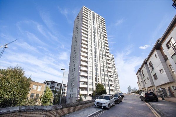 Flat Rainhill Way in London