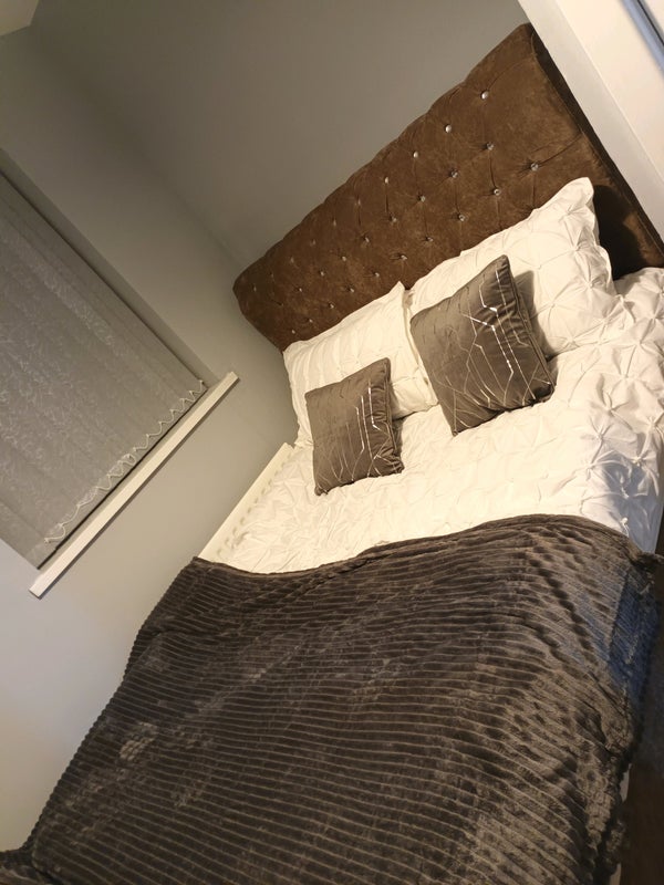 Room Melba Road in Bradford