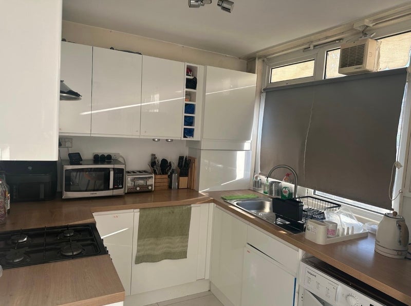 Room Stockwell Park Road in Greater London