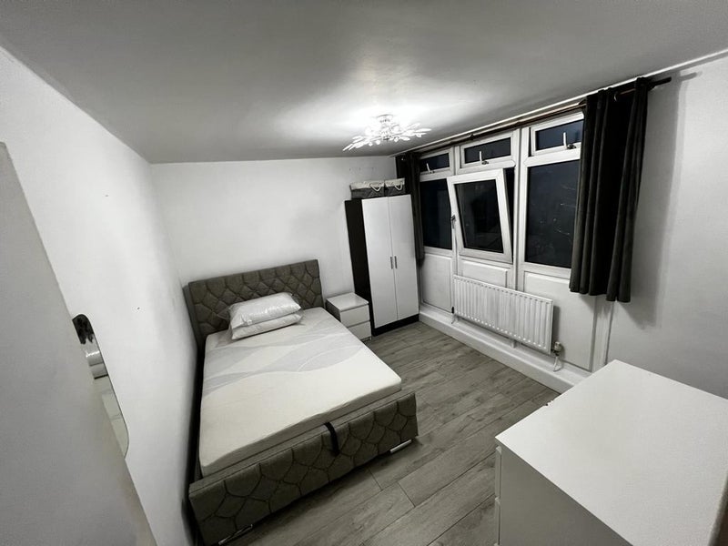 Room Stockwell Park Road in Greater London