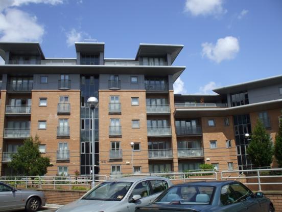 Flat Manor House Drive in Coventry