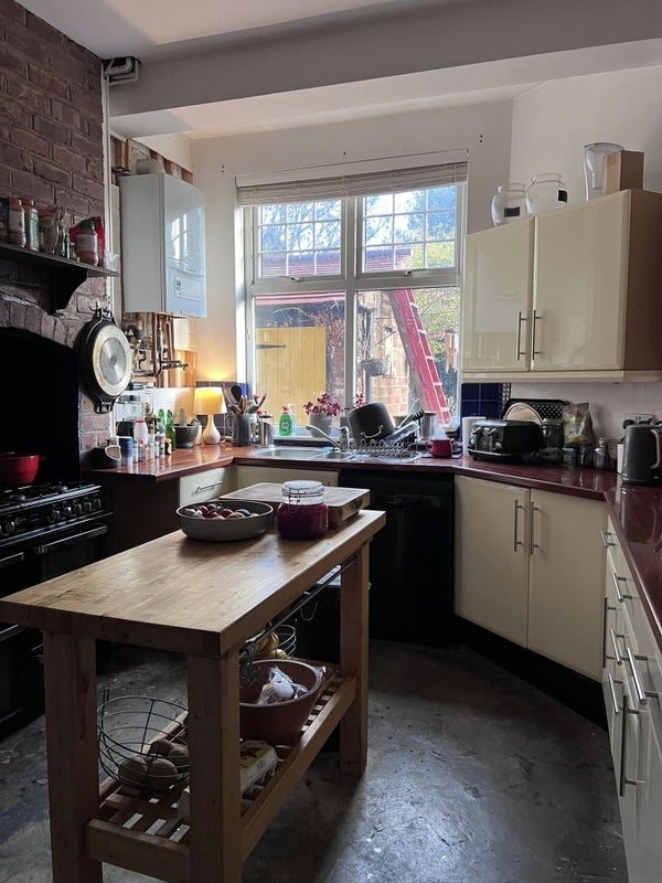 Room Rotton Park Road in Birmingham
