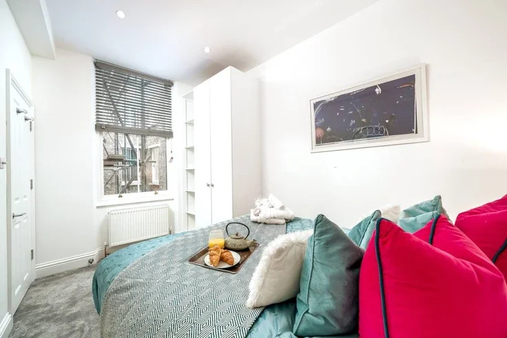Flat Ifield Road in Greater London