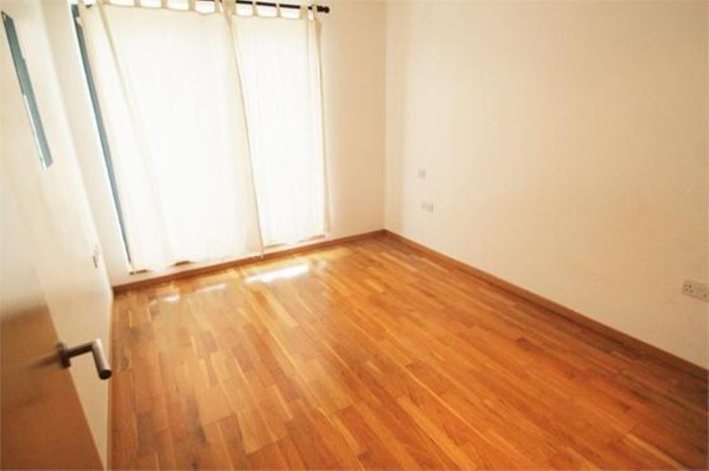 Flat Pinner Road in Greater London