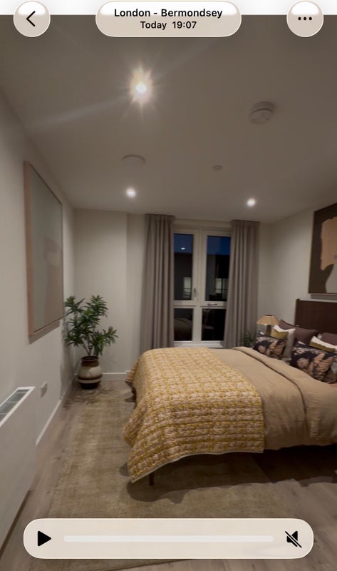 Room Collett Road in Greater London