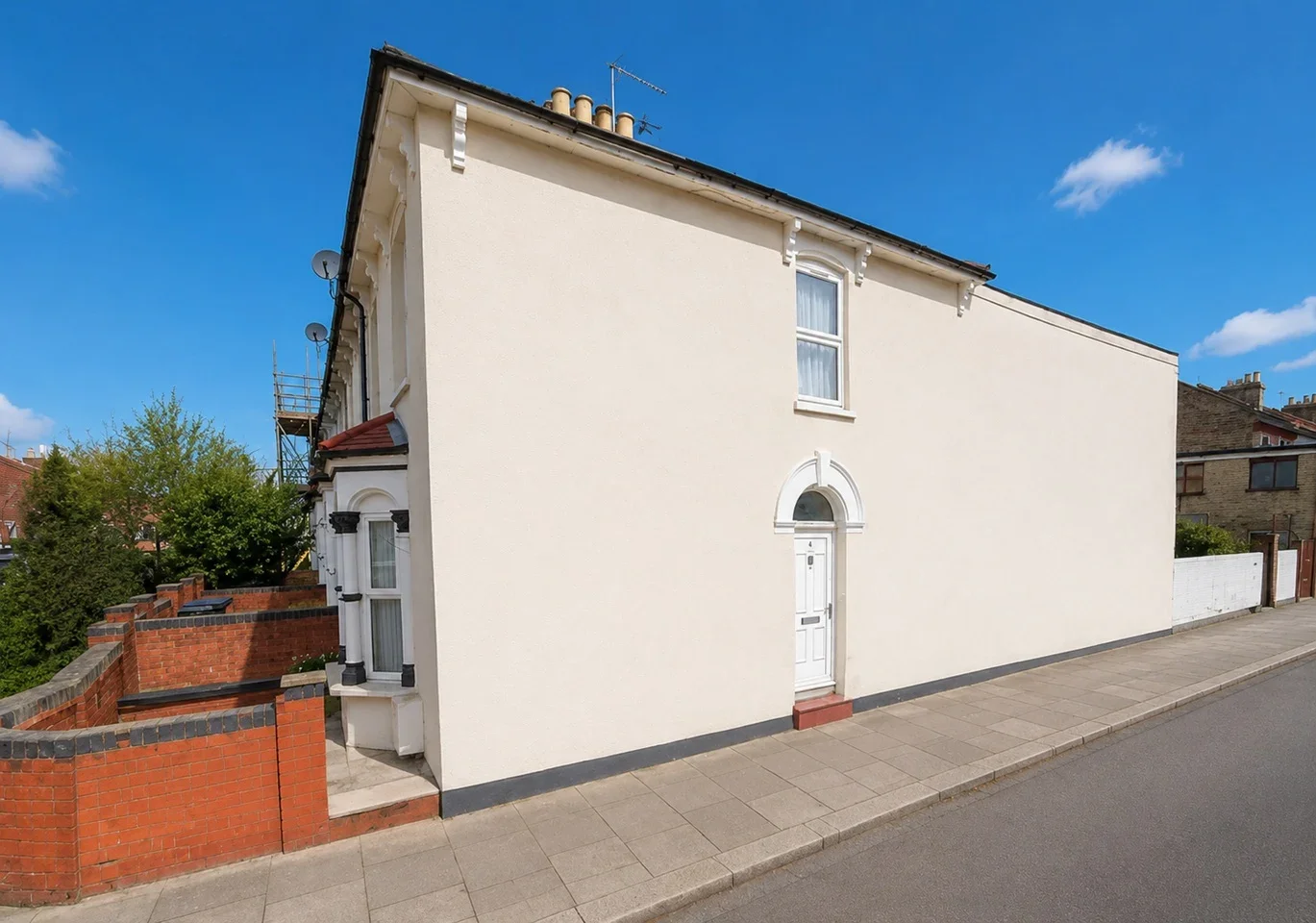 Flat Cornwall Road in Greater London