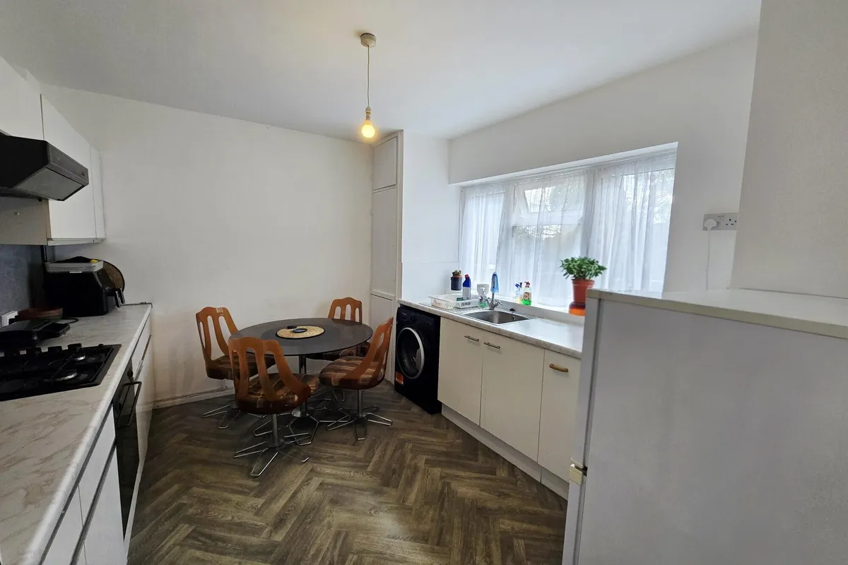Flat Newgatestreet Road in Broxbourne