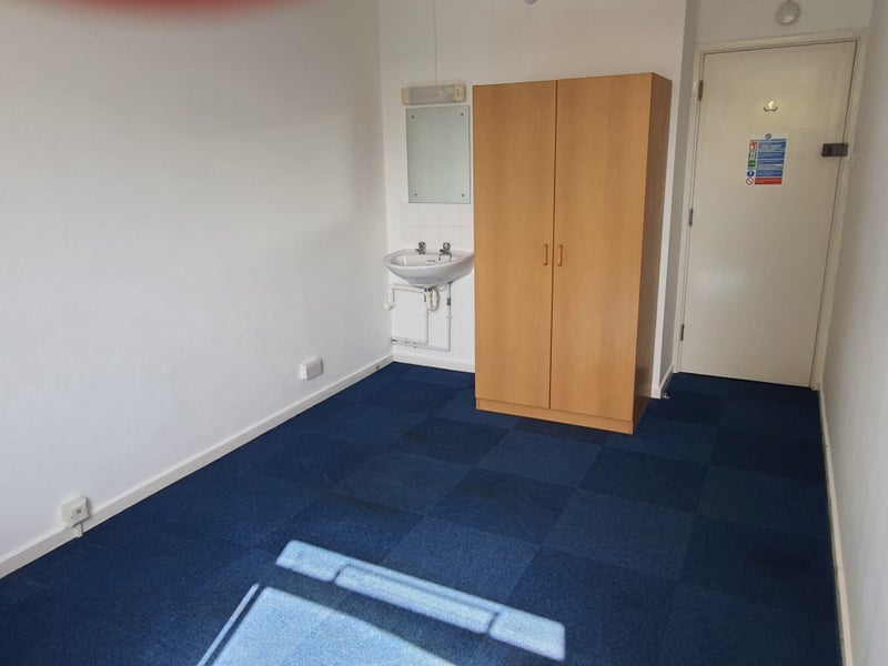 Flat Tunworth Crescent in Greater London
