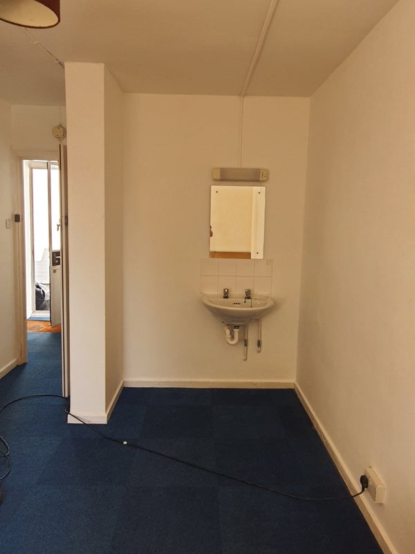 Flat Tunworth Crescent in Greater London