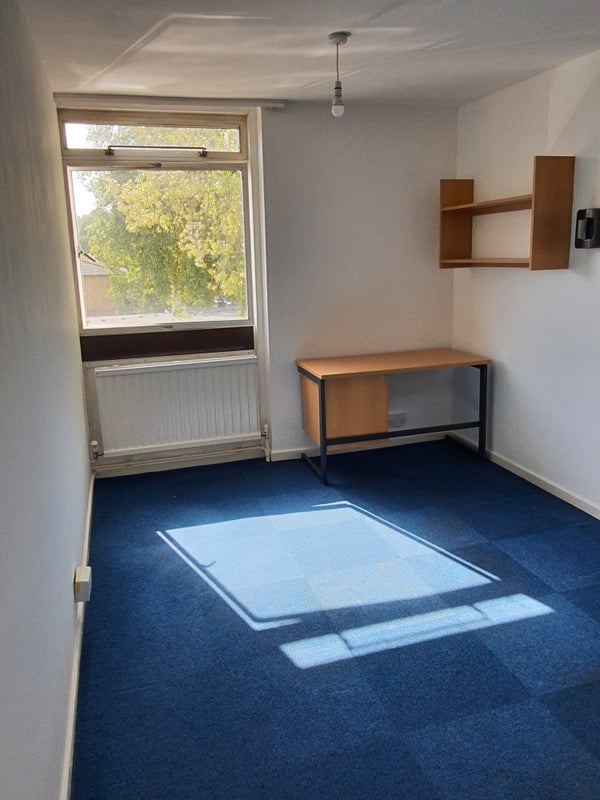 Flat Tunworth Crescent in Greater London