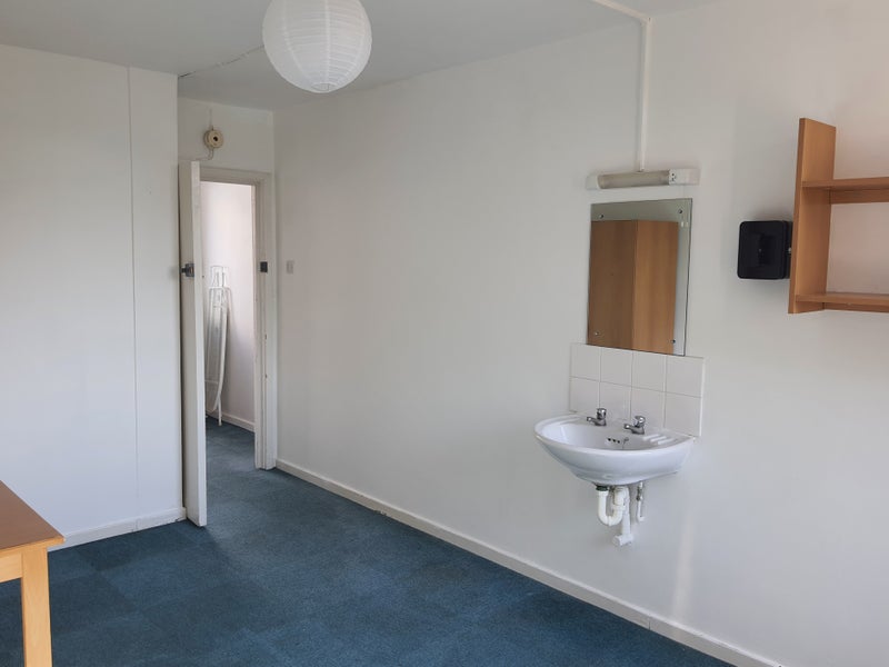 Flat Tunworth Crescent in Greater London