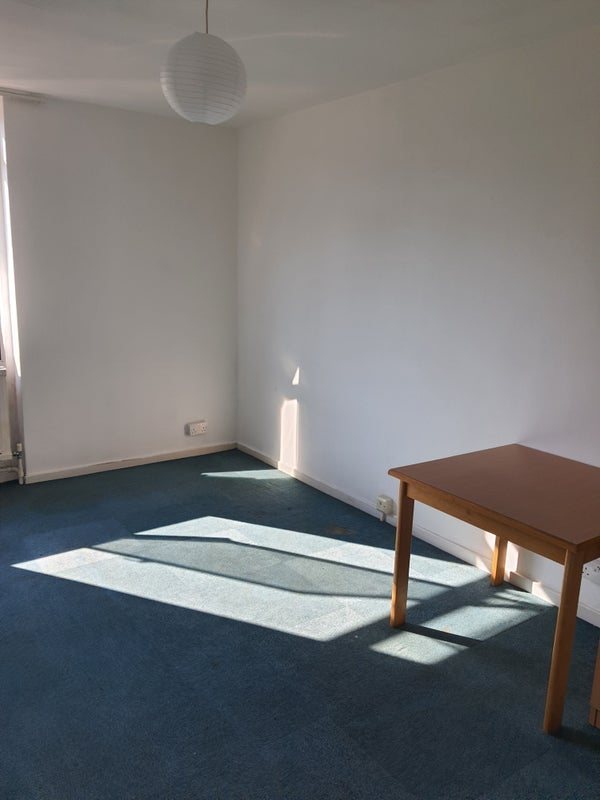 Flat Tunworth Crescent in Greater London