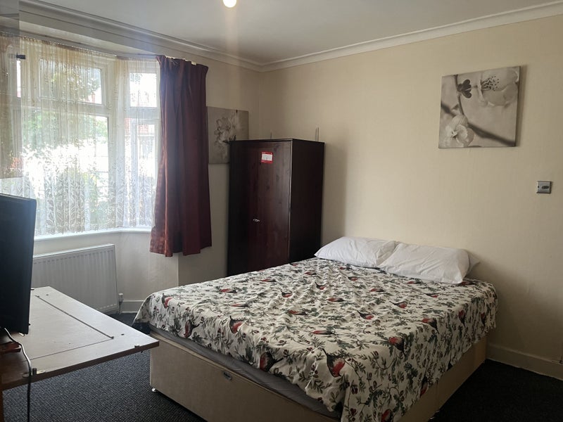 Room St. James Gardens in Greater London