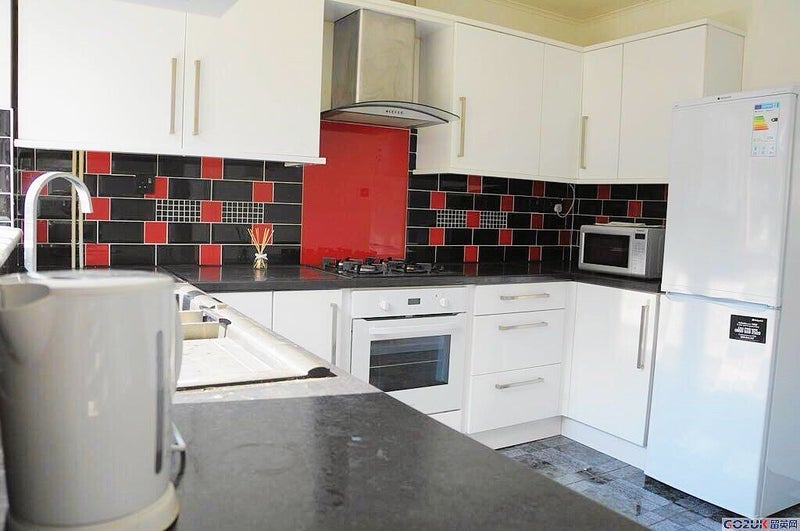 Room Alexandra Crescent in Nottingham
