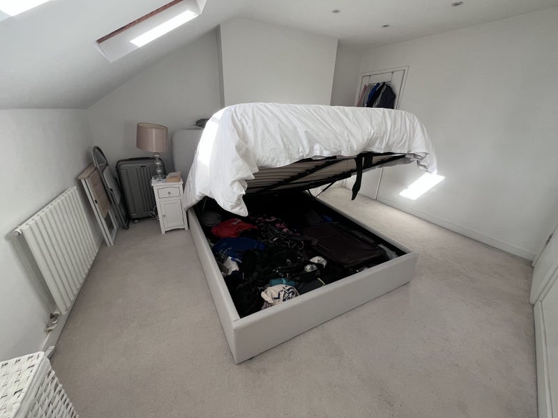 Room Upper Richmond Road in Greater London