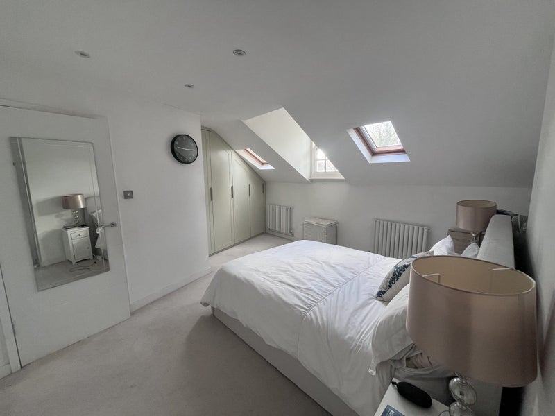 Room Upper Richmond Road in Greater London