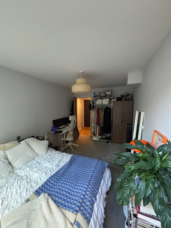 Room Lindsey Mews in Greater London