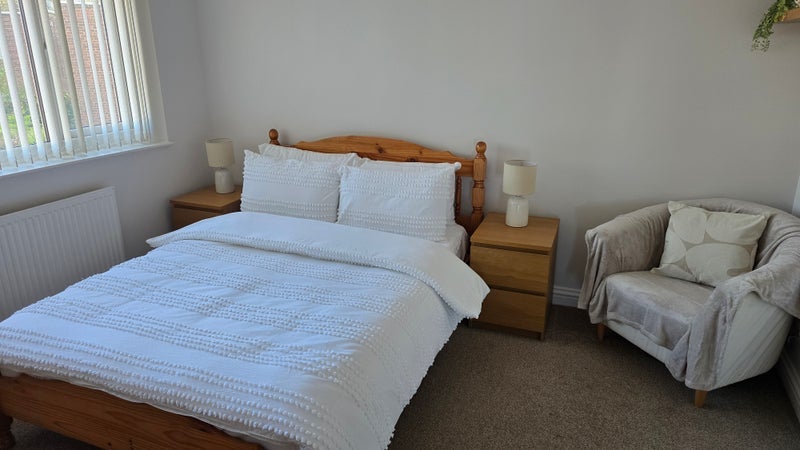 Room Sheldon Hall Avenue in Birmingham