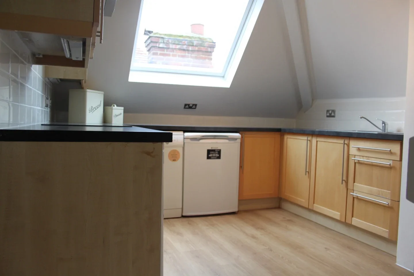 Flat Holmbush Road in Greater London