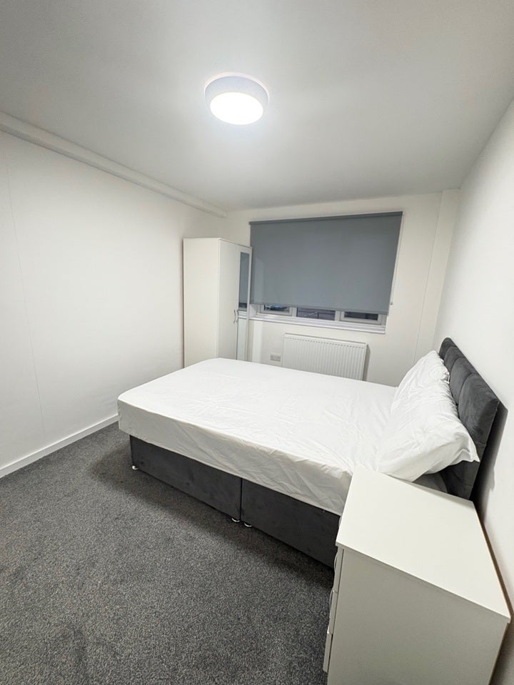 Room Waterside in Milton Keynes
