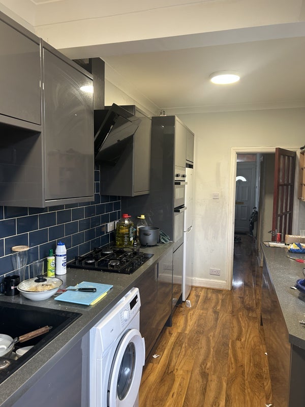 Room Victor Villas in Greater London