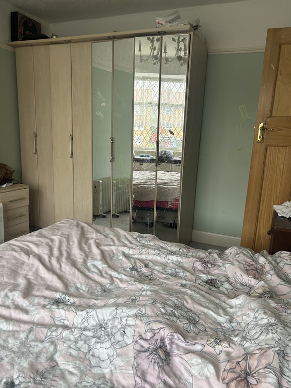 Room Victor Villas in Greater London