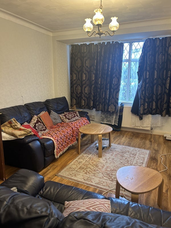 Room Victor Villas in Greater London