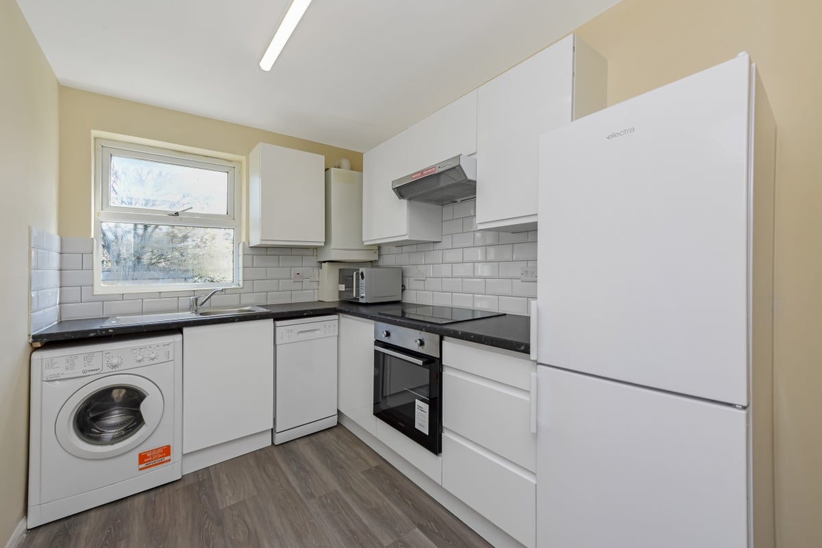 Flat Blackhorse Lane in Greater London