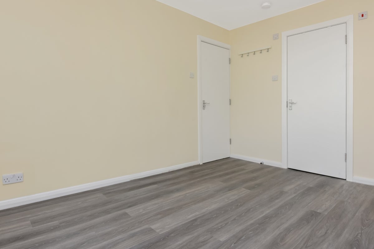 Flat Blackhorse Lane in Greater London