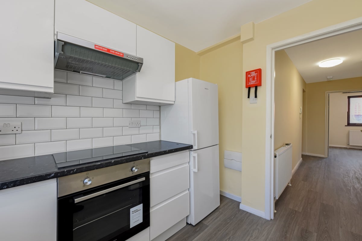 Flat Blackhorse Lane in Greater London