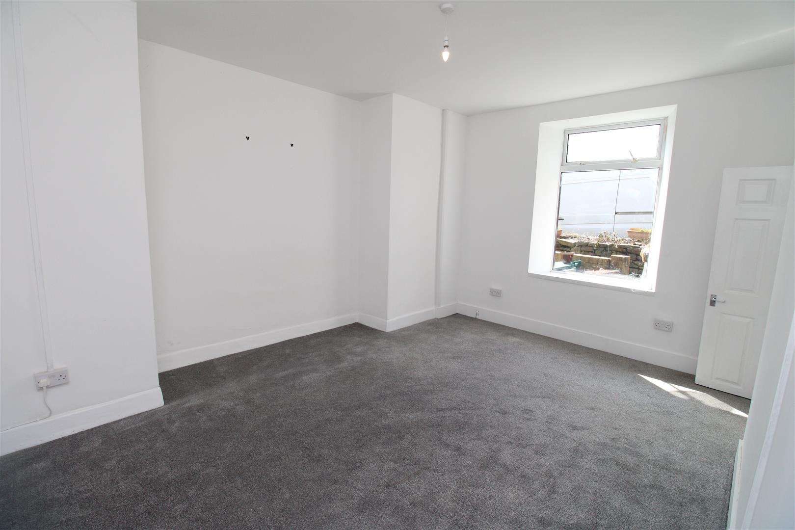 Flat Aber-Rhondda Road in Porth