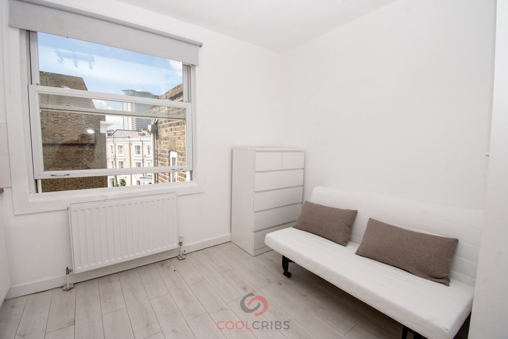Flat Warwick Road in Greater London