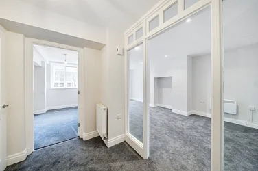 Flat Meadway Court in Greater London
