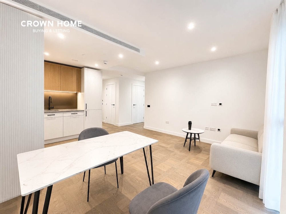 Flat Merino Gardens in Greater London
