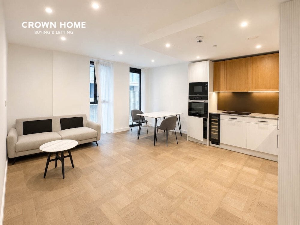 Flat Merino Gardens in Greater London