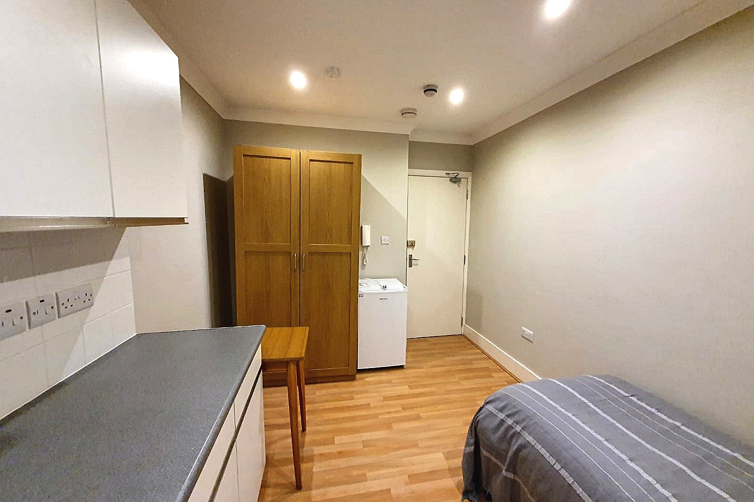 Room Cheniston Gardens in Greater London