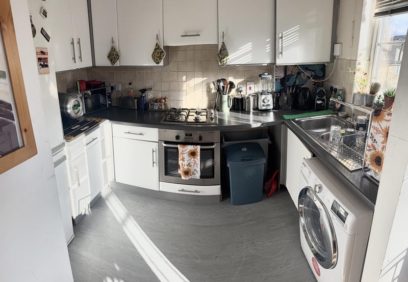 Room Tilson Close in Greater London