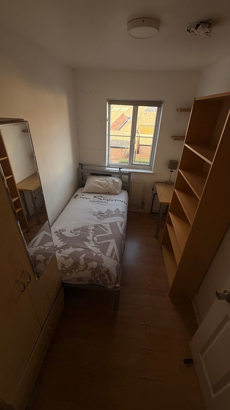 Room Tilson Close in Greater London