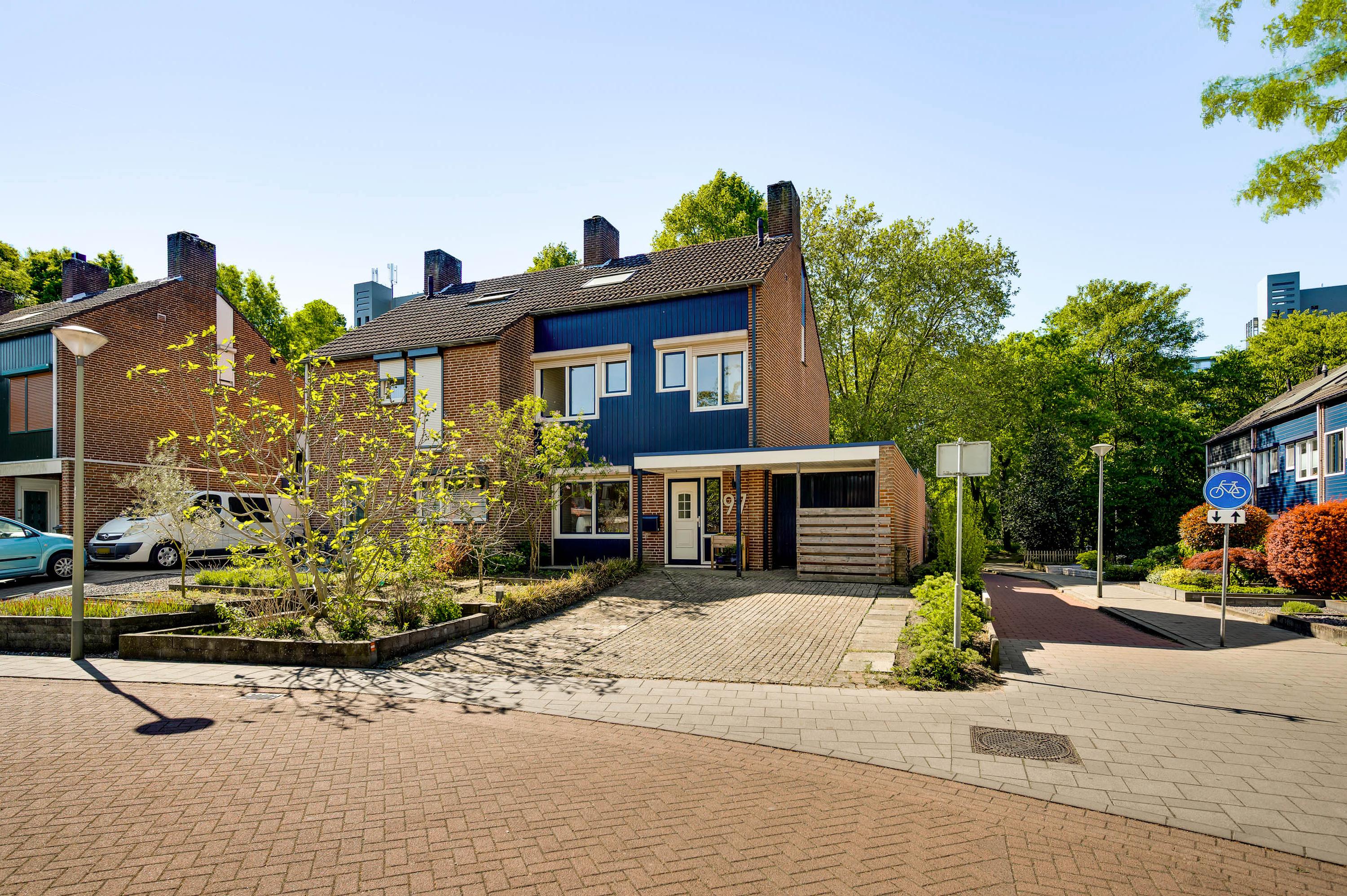 Kasteel Daelenbroeckstraat 97 in Roermond