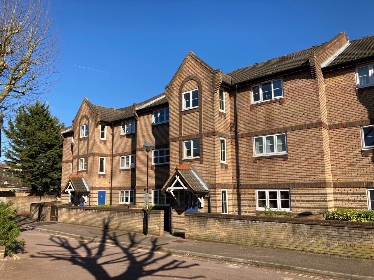 Flat Kingsdown Road in Greater London