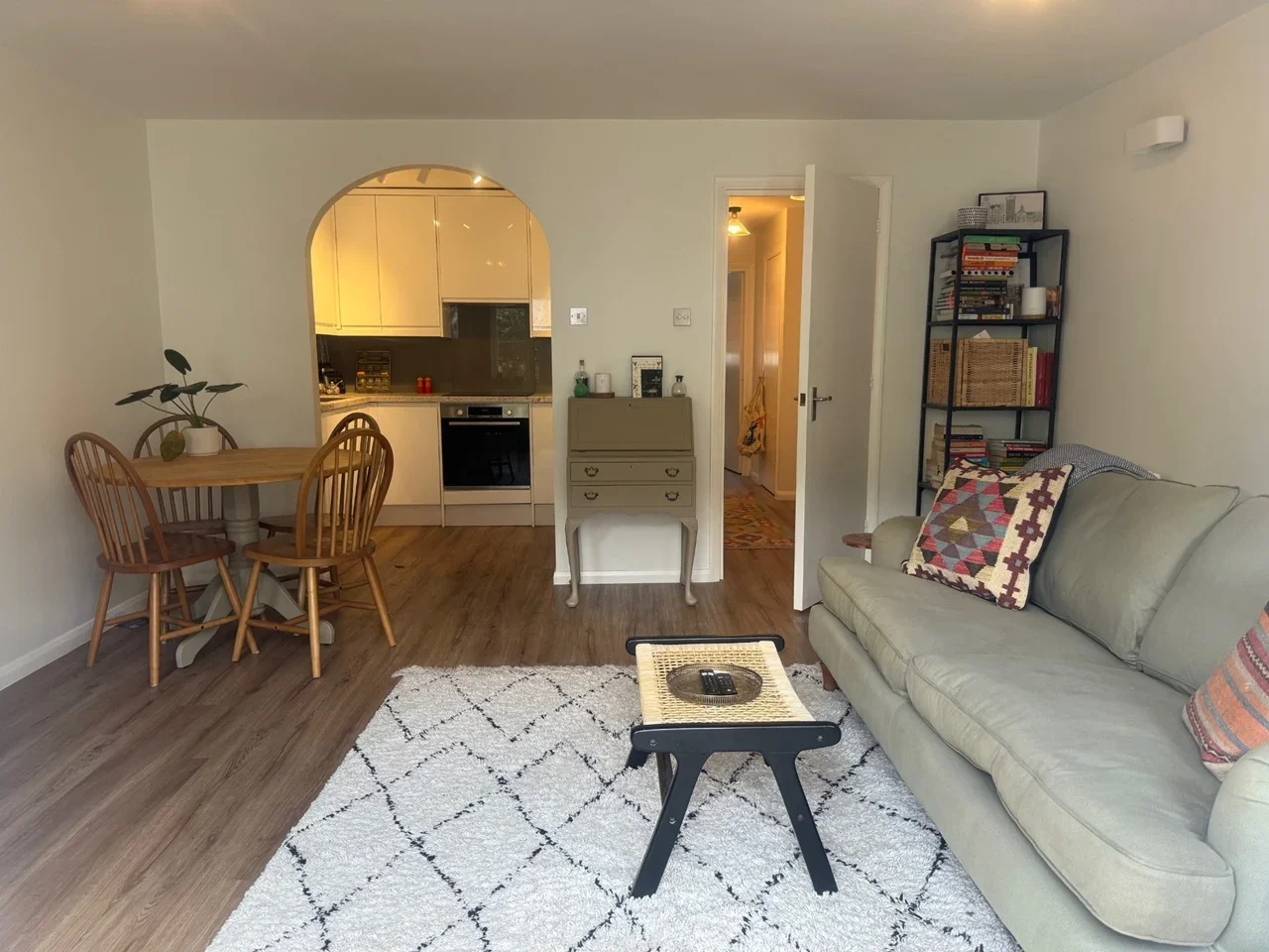 Flat Kingsdown Road in Greater London