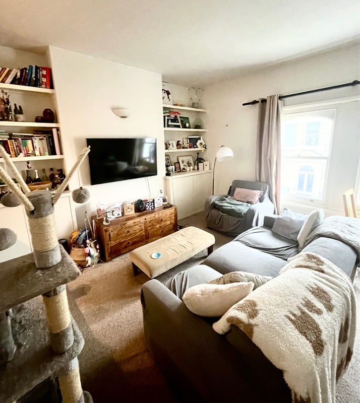 Flat Northcote Road in Greater London