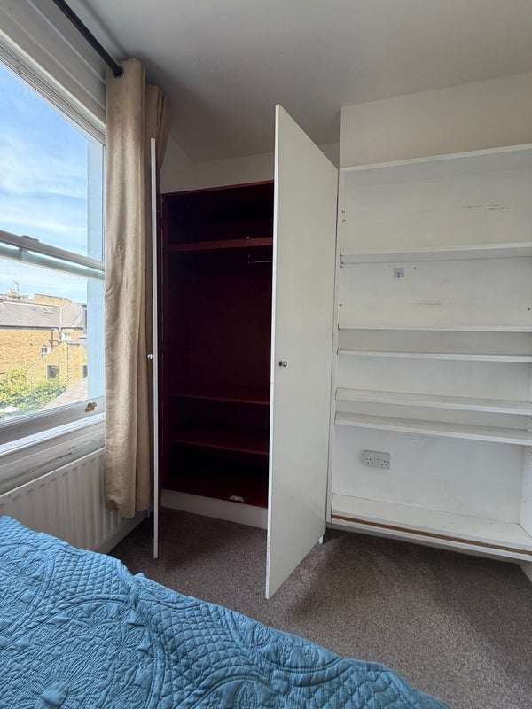 Flat Northcote Road in Greater London
