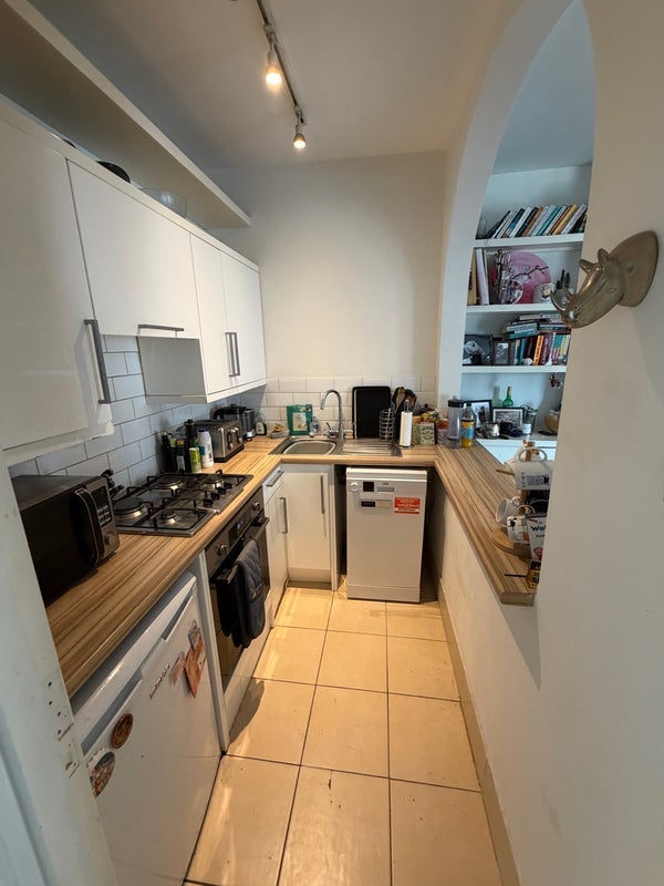 Flat Northcote Road in Greater London
