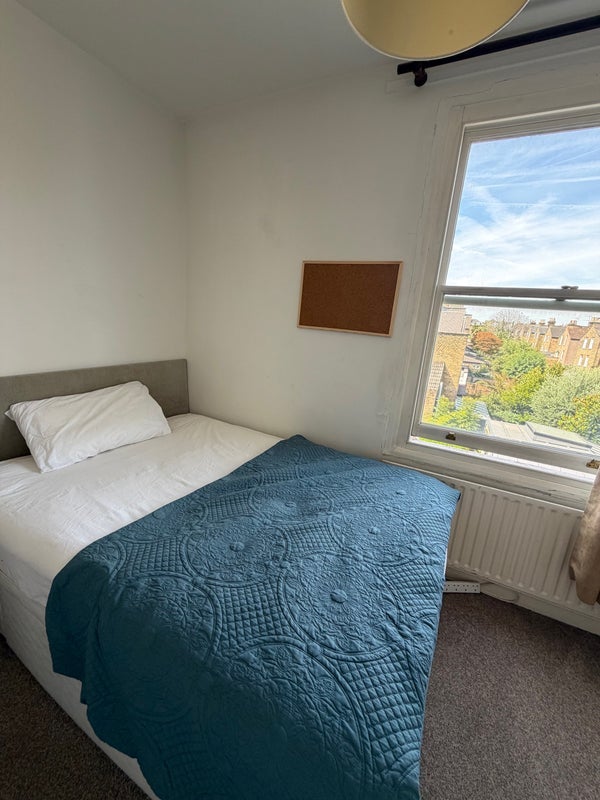Flat Northcote Road in Greater London