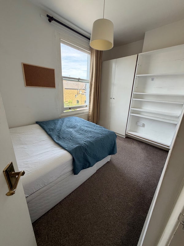 Flat Northcote Road in Greater London
